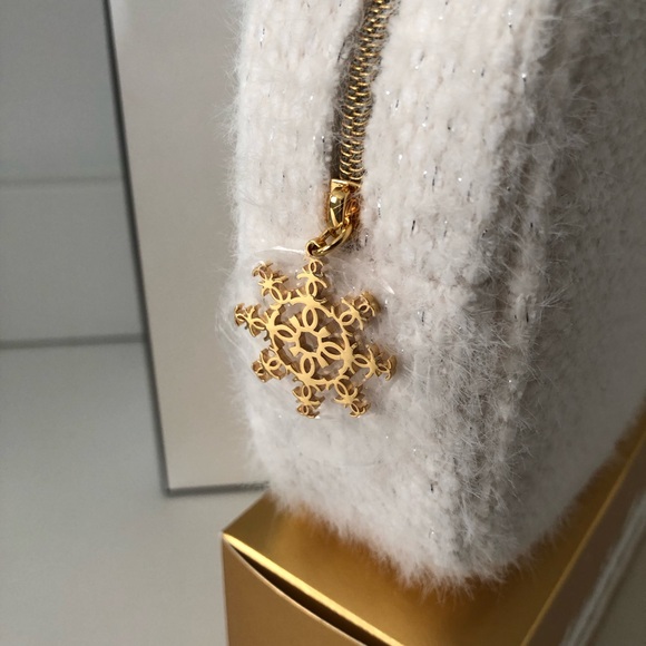 Chanel Beauty 2024 Holiday Cosmetic Pouch - Picture 8 of 9